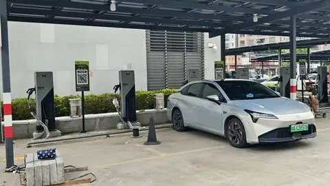 小鹏汽车充电站(小鹏S4超快充广州棠东地铁站).jpg